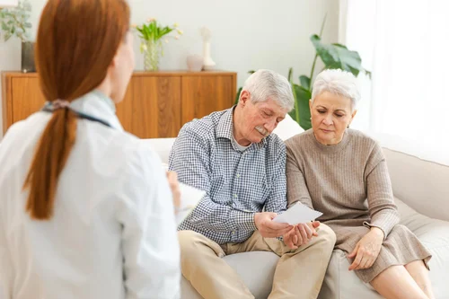 пожилые люди на лечении деменции